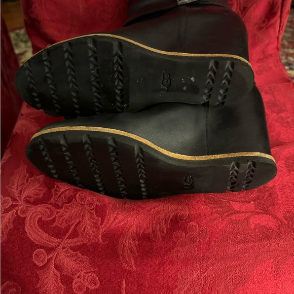 UGG Ellecia Black Sheepskin Wedge Boots Good Condition Size 10 - Picture 3 of 7
